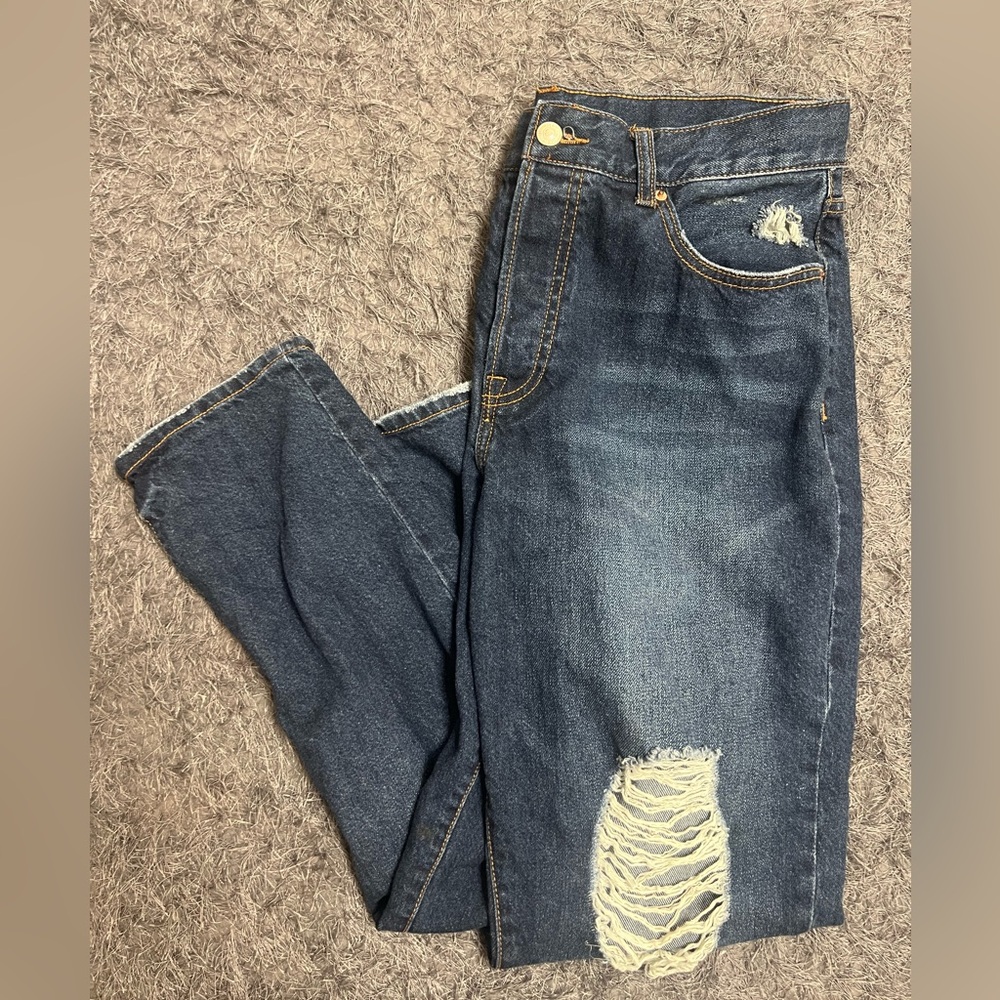Distressed High Waisted Jeans!